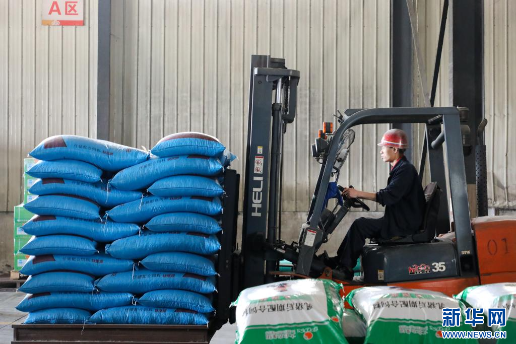 江西高安大北农饲料有限公司内部生产场景.新华网 王晓震 摄