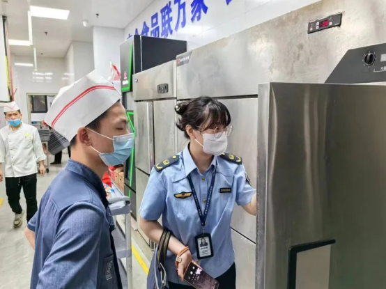 原料采购,进货查验记录,索证索票,加工制作,食品贮存,餐饮具清洗消毒