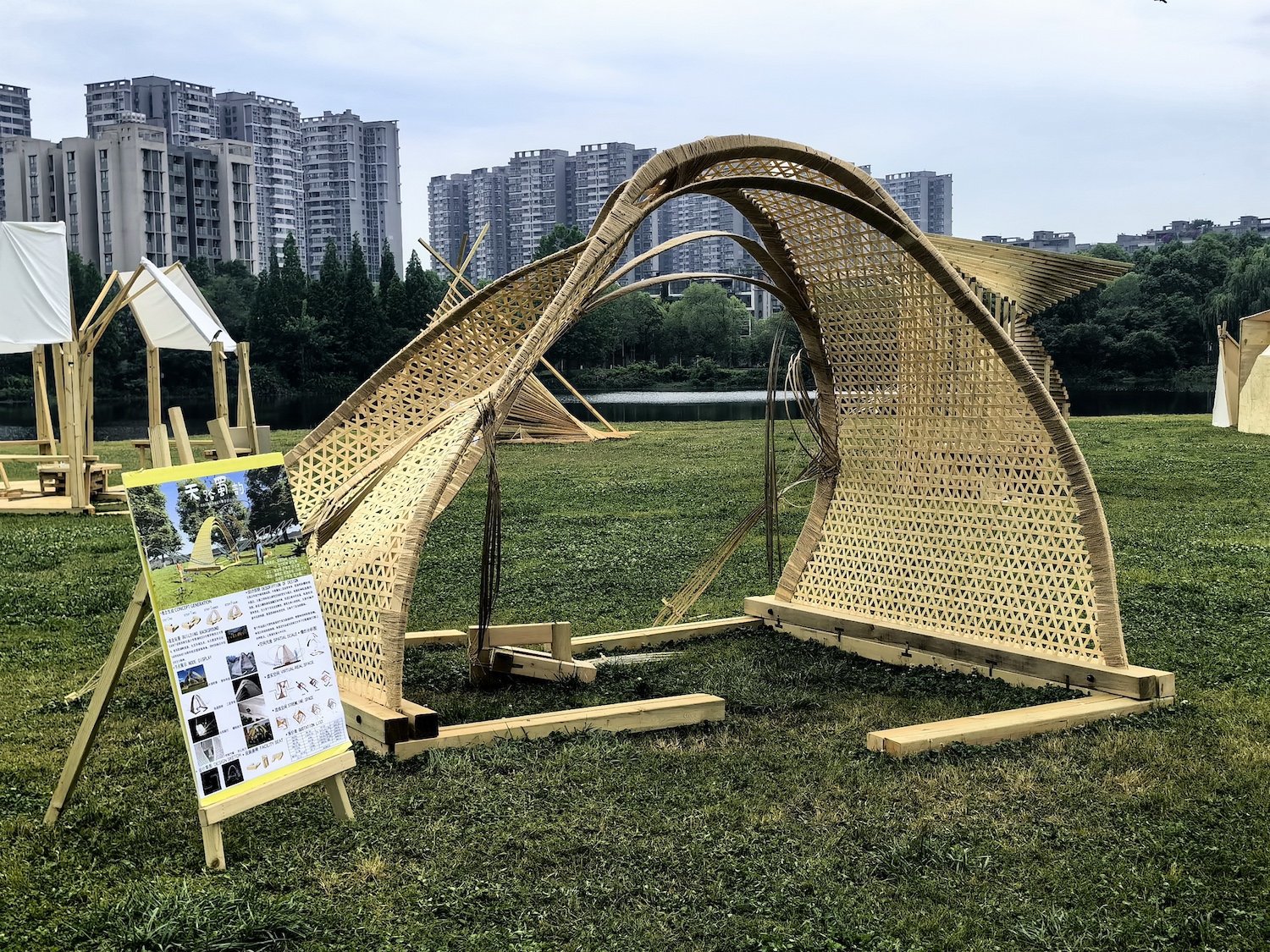 建造逻辑,形式美感三个方面开展设计,本次建造节的参赛作品创意十足