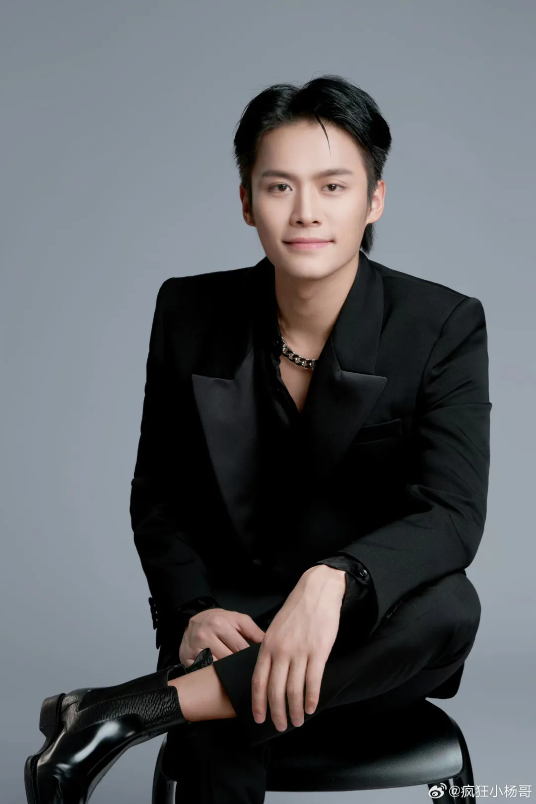 一杯纯净水卖20元,一瓶脉动卖30元!疯狂小杨哥参与的,