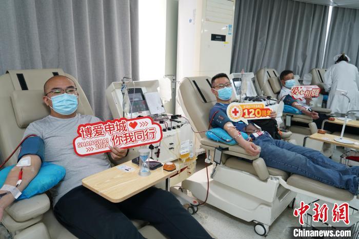 2024年上海市造血干细胞捐献志愿者成分献血专场6日举行。(上海市红十字会供图)