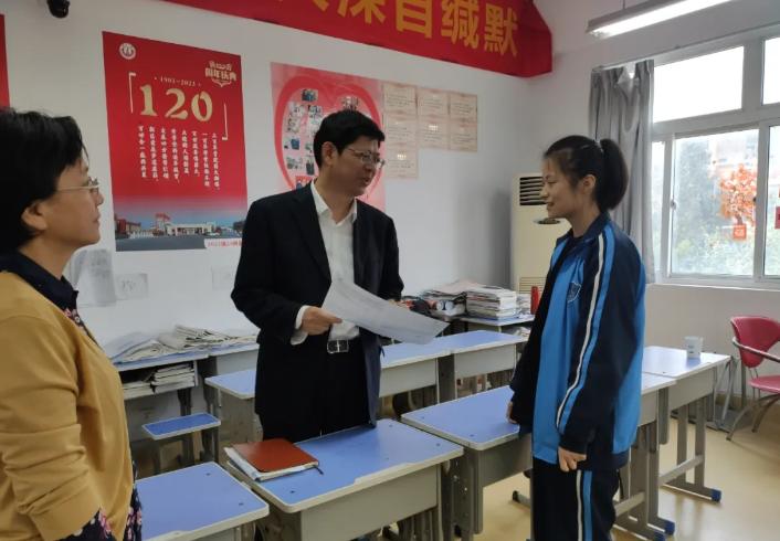 落实五个紧盯,实现高考突破——杨文普深入南阳一中听课指导高三备考