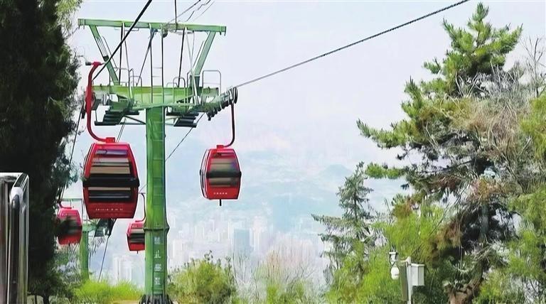 新一代兰山索道吊箱中国甘肃网5月7日讯据兰州晨报报道(记者 张艾萍)