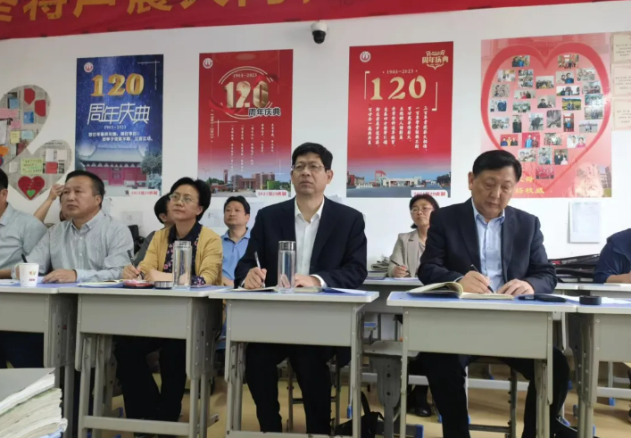 落实五个紧盯,实现高考突破——杨文普深入南阳一中听课指导高三备考