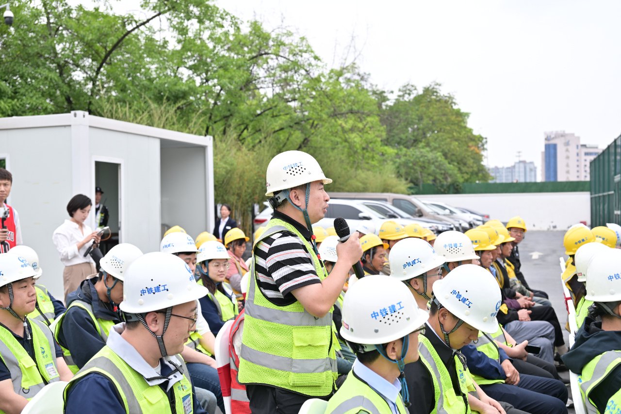 成都车站建设者现场"开麦"畅谈新征程建新功