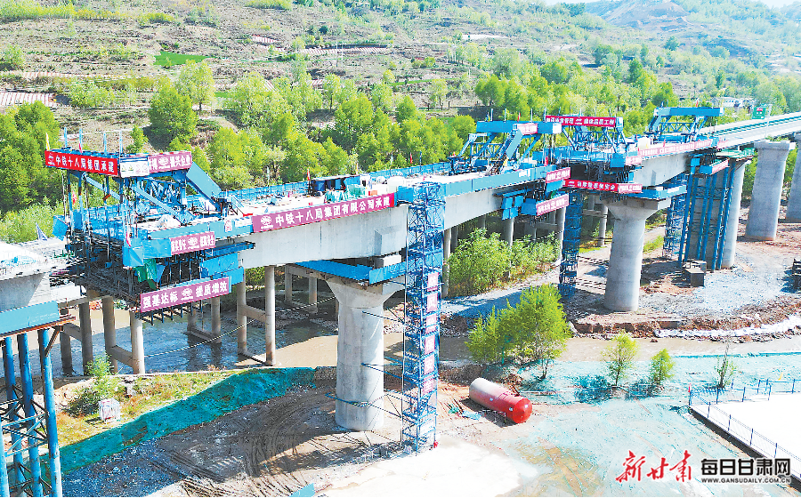 【图片新闻】兰合铁路大夏河特大桥项目施工建设有序推进