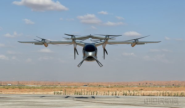峰飞航空科技2吨级eVTOL电动垂直起降无人驾驶航空器在阿联酋完成中东地区首飞
