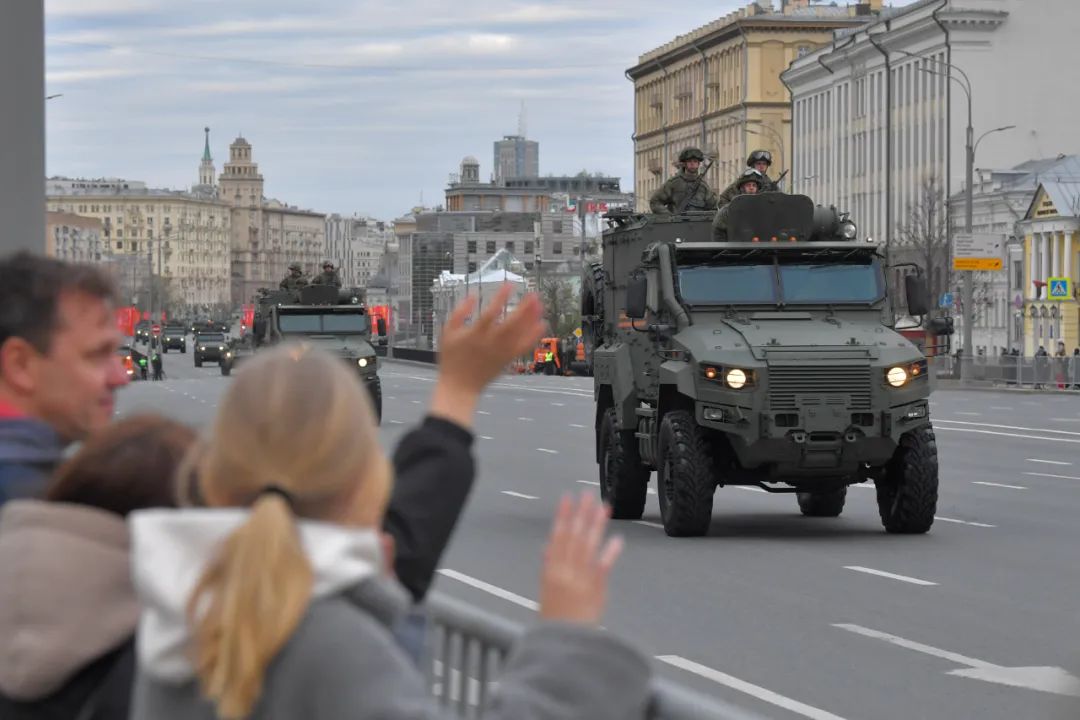 5月2日，莫斯科举行纪念卫国战争胜利79周年阅兵式彩排。图片来源：新华社 亚历山大摄