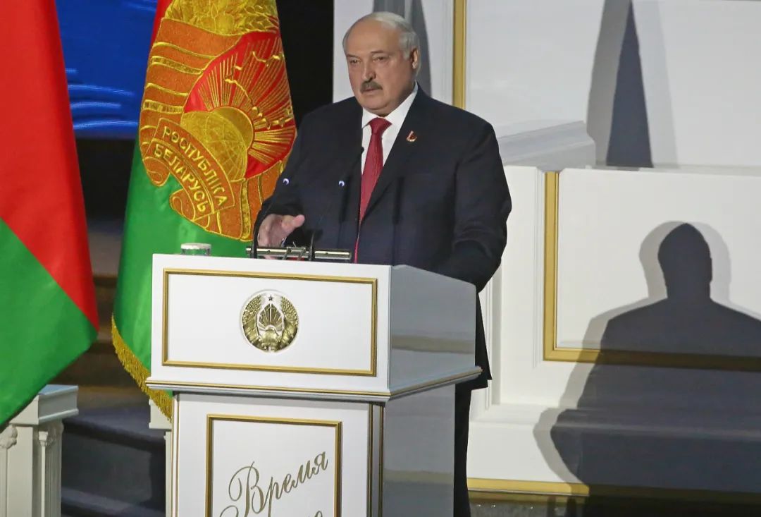 4月24日，白俄罗斯总统卢卡申科在明斯克召开的第七届全国人民大会上讲话。图片来源：新华社 任科夫摄