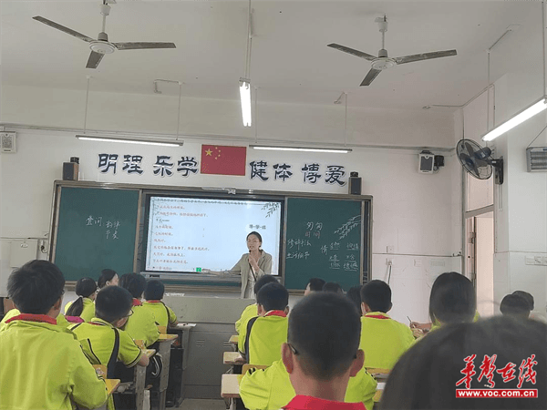 幸福路小学:教学视导聚课堂 听课评课促成长