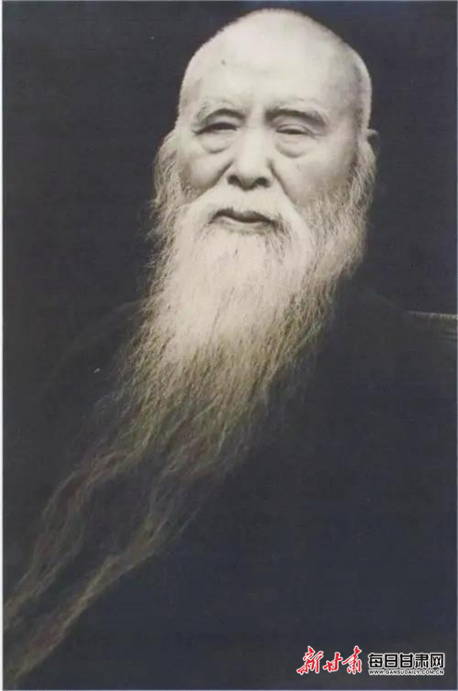 八十年沧海桑田,八十度花落花开.