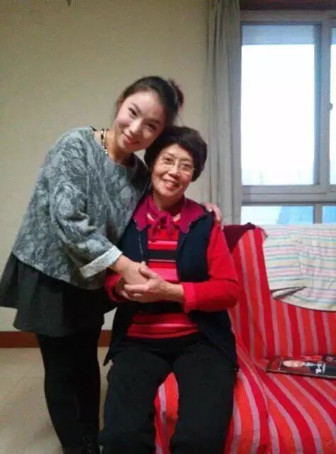 21岁女孩花光积蓄办豫剧团,曾靠直播唱戏凑工资,如