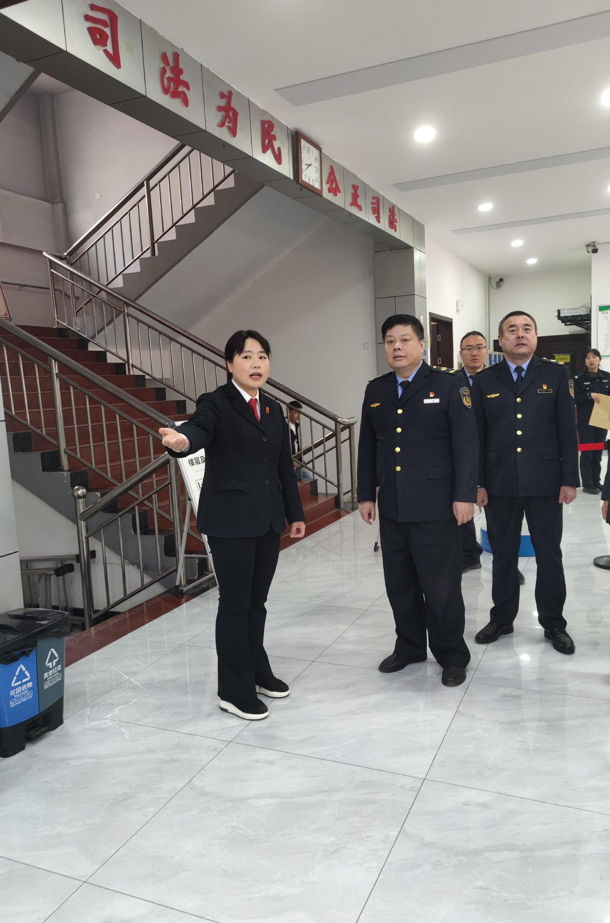 省高速公路路政执法总队第四支队开展走进法院暨领导干部集体学法活动