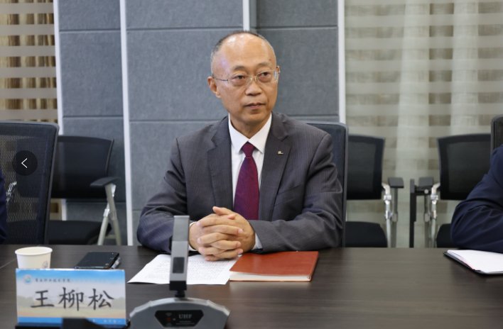 在座谈会上,商丘职业技术学院党委书记,院长薛明志对民进商丘市委会