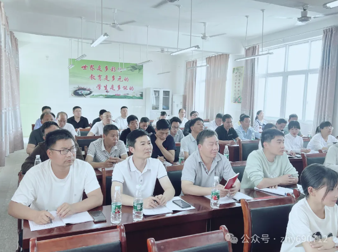 党员引领做表率 立足课堂展风采——南召县崔庄乡教育