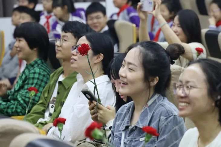 温岭市泽国镇中心小学:师泽如光 点亮滚烫星河