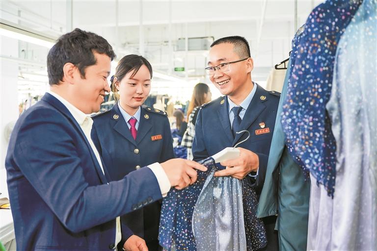 深圳服装企业从织造向"智造"转变