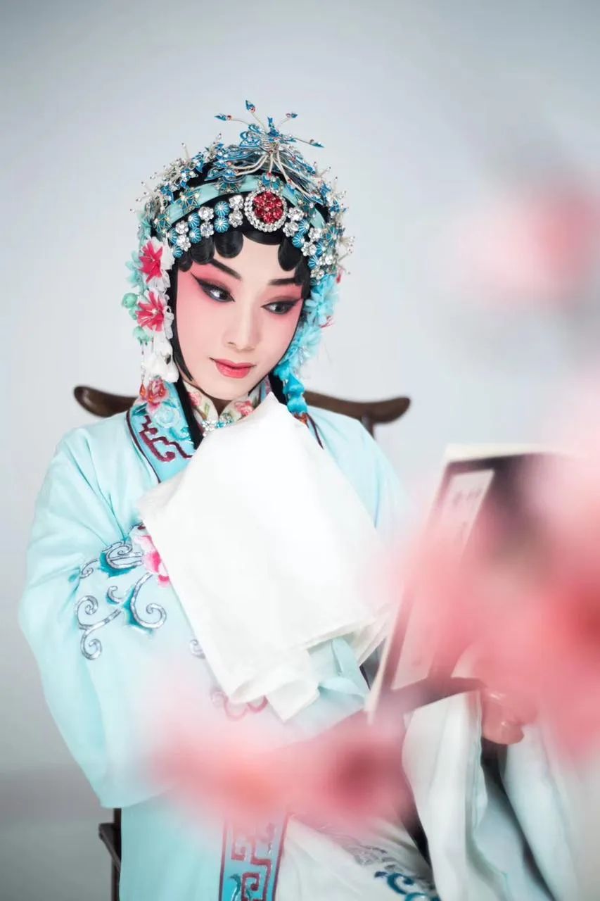 21岁女孩花光积蓄办豫剧团,曾靠直播唱戏凑工资,如