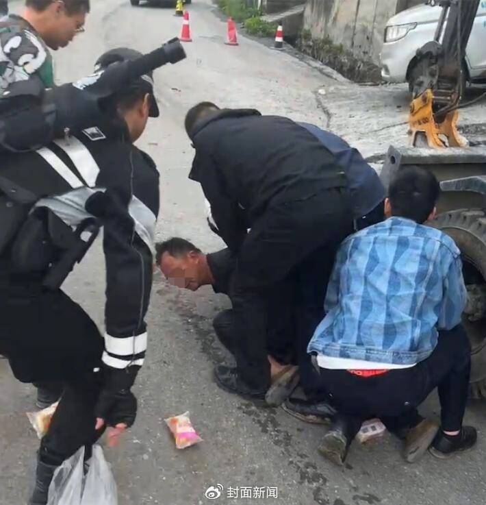 云南镇雄医院行凶案嫌疑人被抓获,医护专家连夜抢救伤者 | 封面深镜