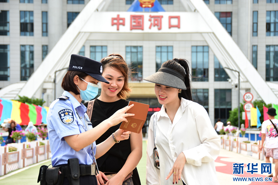 中越河口口岸跨境游持续火热