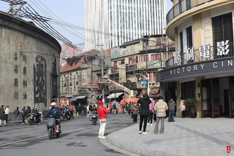 乍浦路被改造为老上海风貌后，吸引了很多游客。蒋迪雯摄