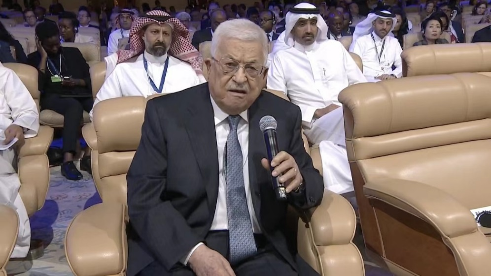 开幕式上,世界经济论坛总裁博尔格·布伦德特别为阿巴斯留出了演讲