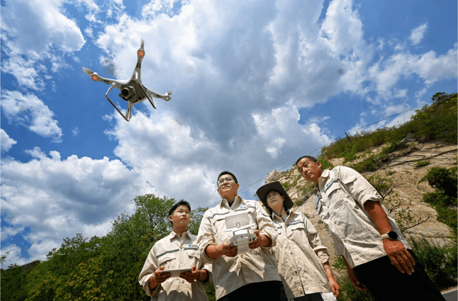 "领航员"带无人机"逐梦"蓝天!