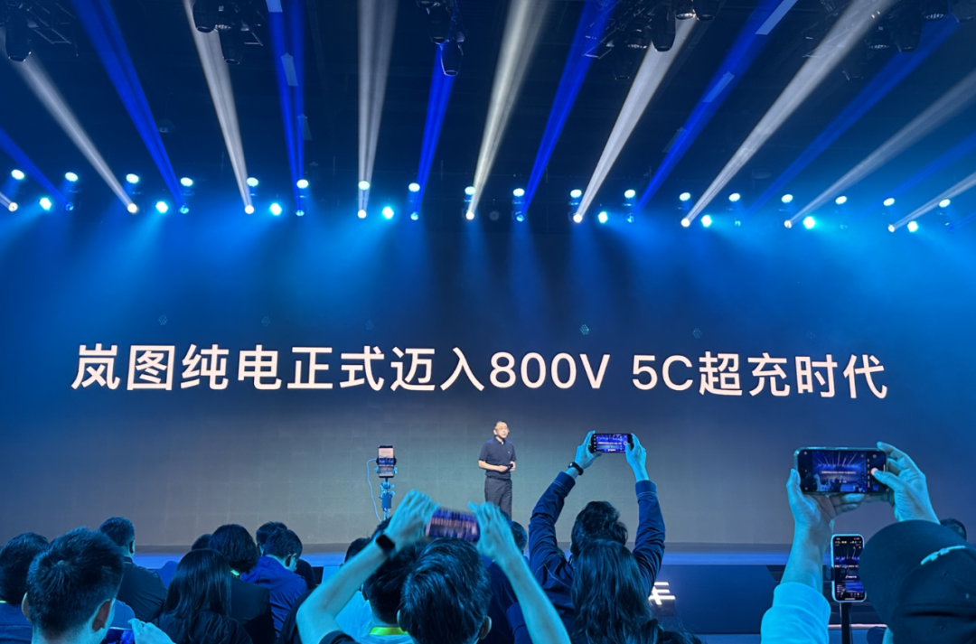 岚图汽车访谈录:深挖科技"护城河" 不惧行业内卷和流量焦虑|张家振