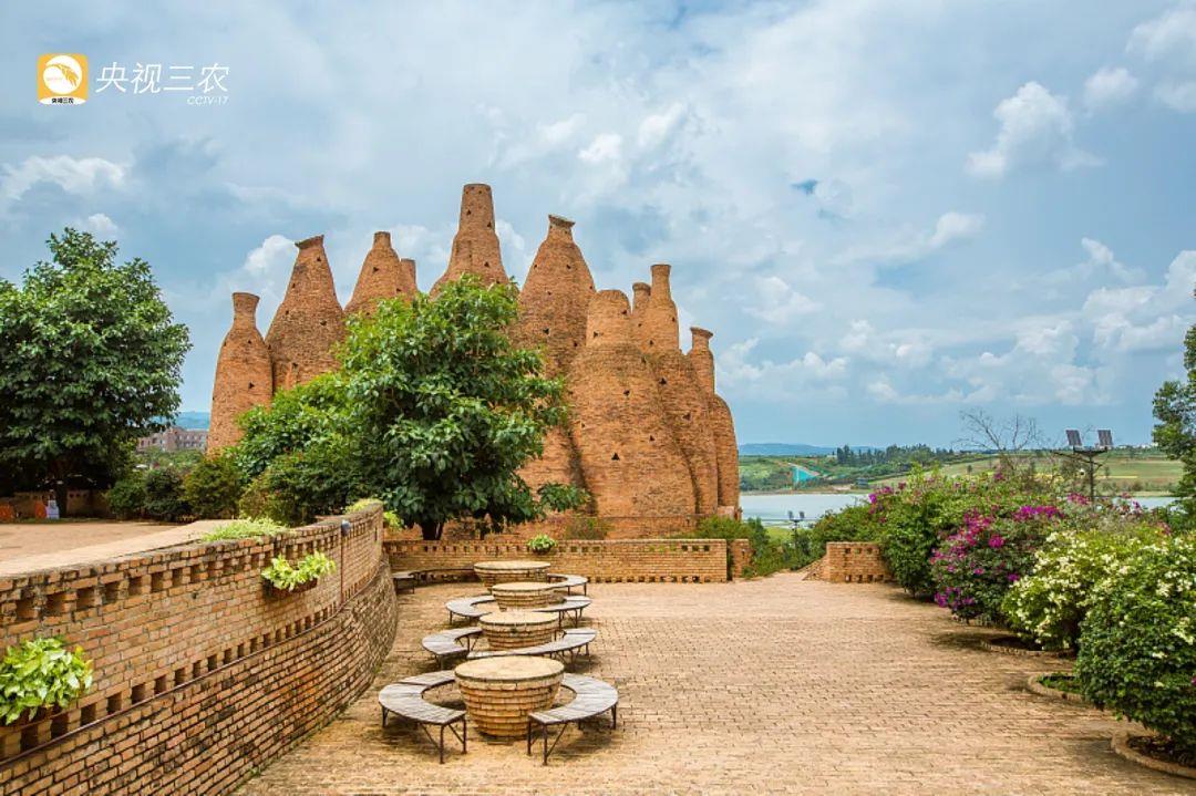 小县城跑赢大都市!旅游"出圈秘籍"是啥?|民宿_新浪财经_新浪网