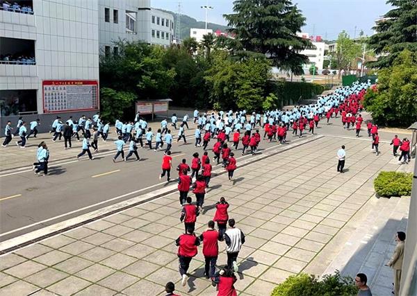 竹溪一中开展防灾减灾应急避险演练活动