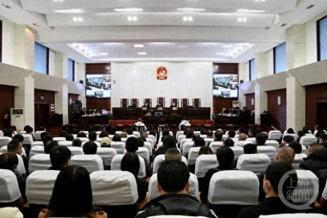 汉台区法院公开开庭审理肖璠挪用公款罪,受贿罪一案.