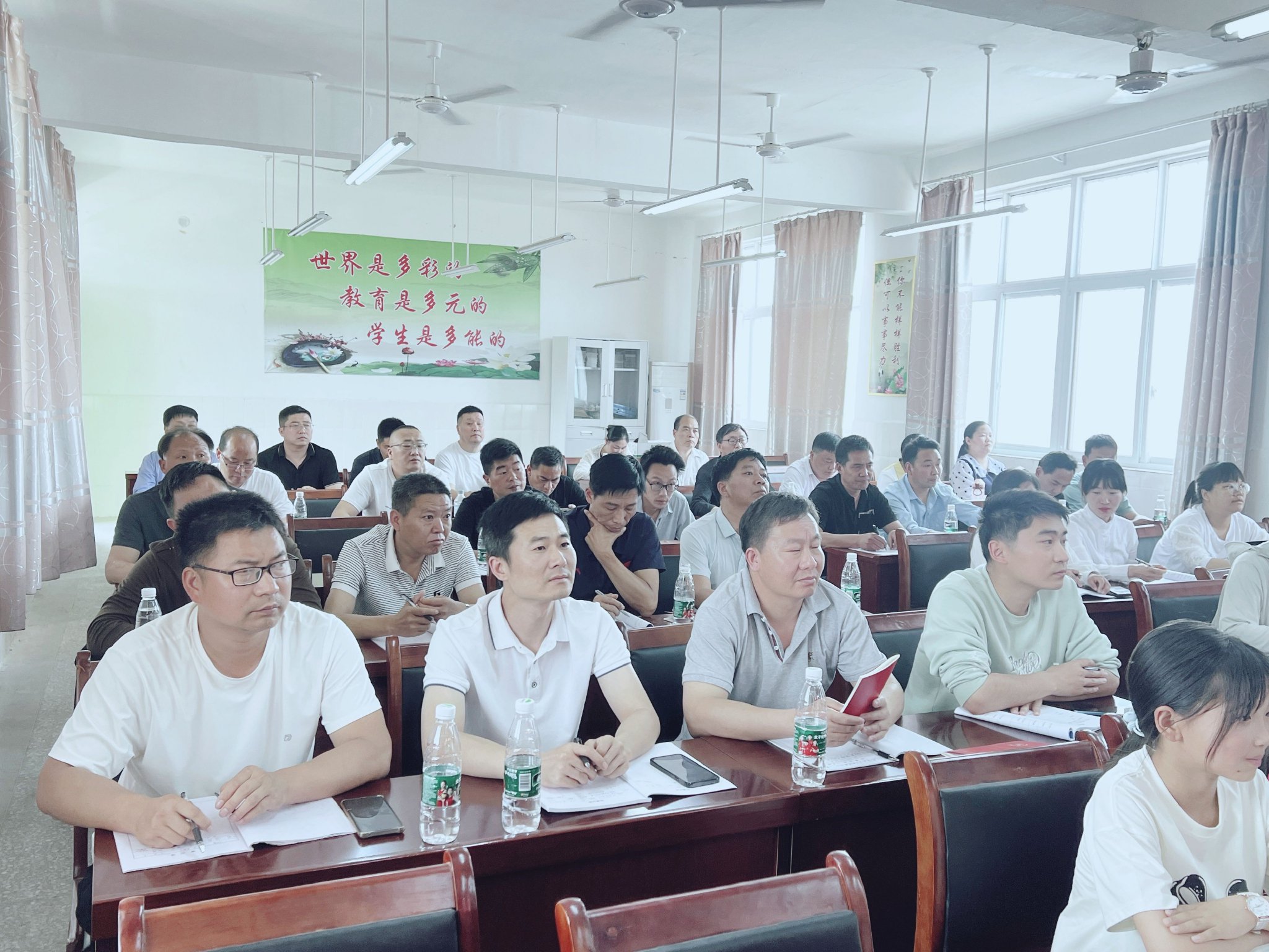 激励与约束并重  ——南召县崔庄乡教育总支黄峰书记上党课