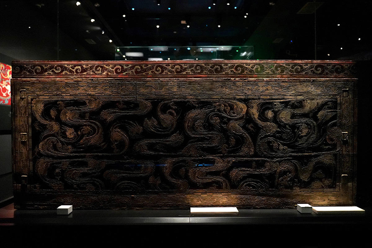 湖南省博物馆中的马王堆黑地彩绘棺