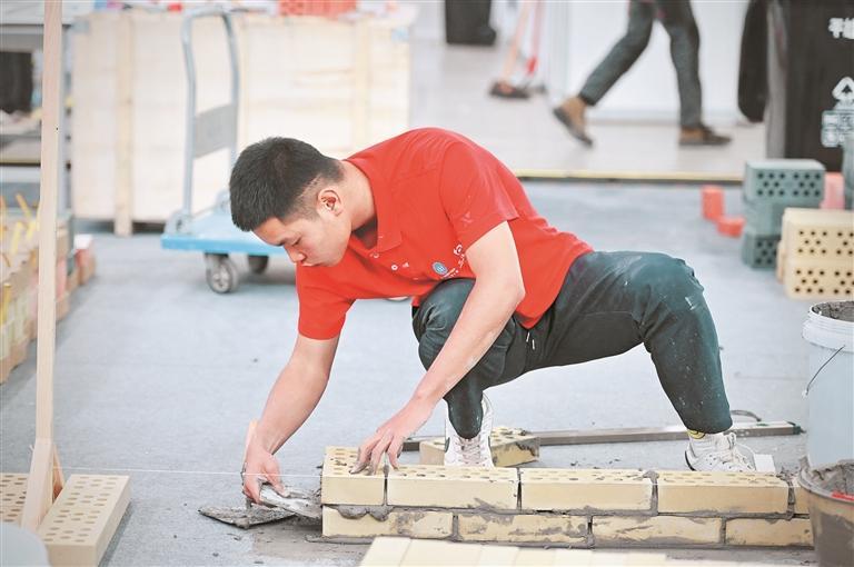 砌筑项目比赛现场。 贵州日报天眼新闻记者 郑宇潇 摄