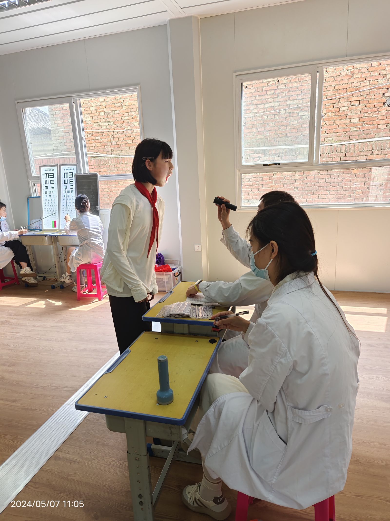 灞桥区狄寨小学开展2024年春季健康体检活动