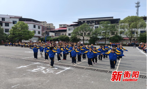 衡南县泉湖联合学校中心小学举行室外广播体操比赛