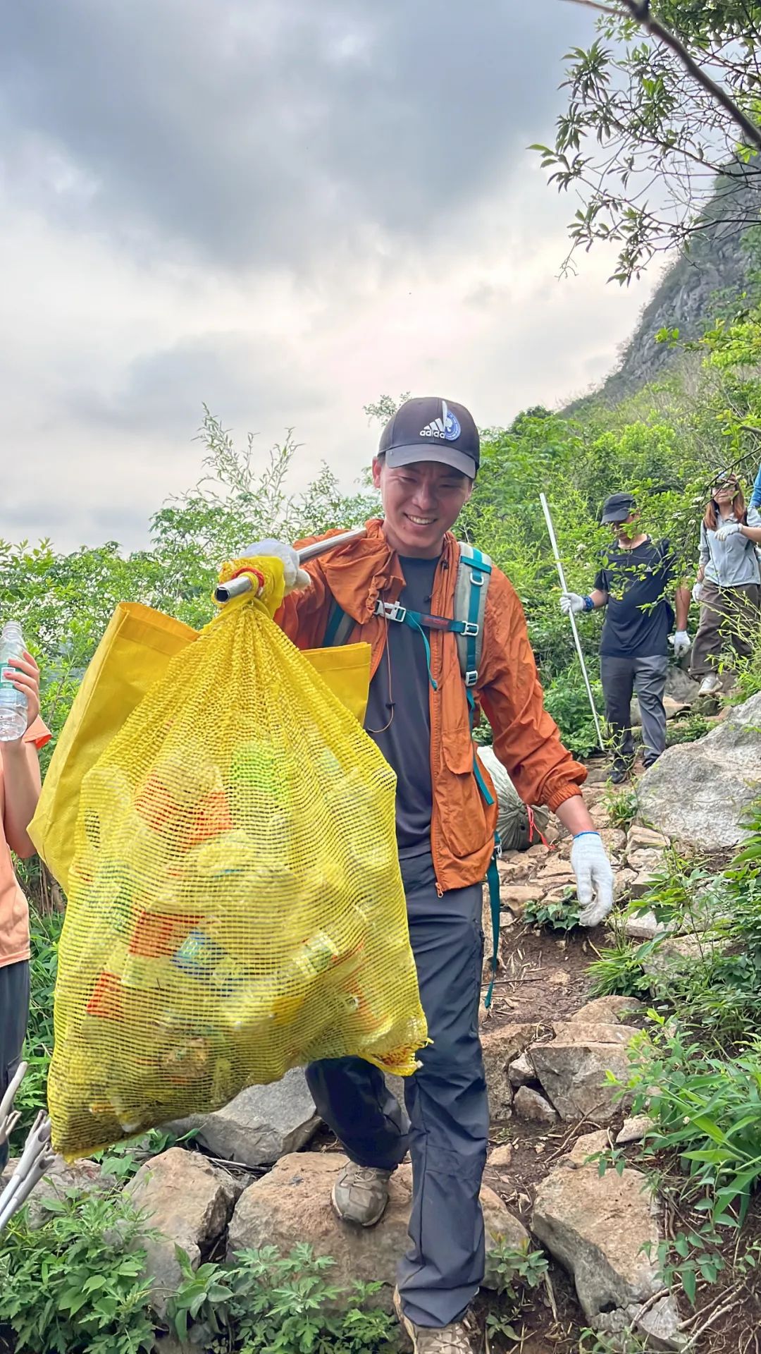 看!桂林这群捡垃圾的年轻驴友