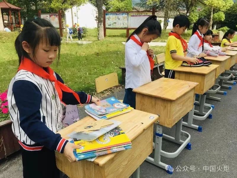 5月8日上午,浙江省宁波市余姚市阳明街道富巷社区关工委开展"劳动小