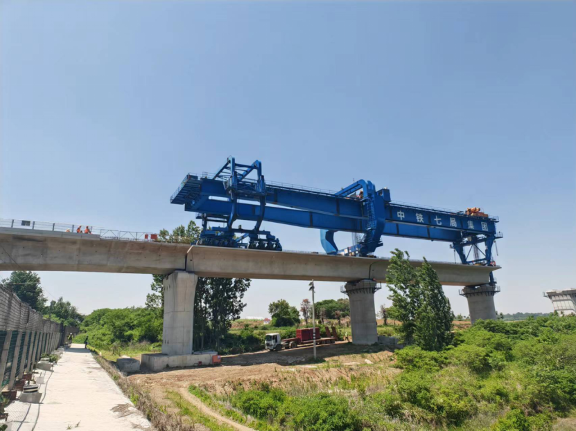 合新铁路安徽段建设新进展 运架梁顺利通过京沪铁路上行线