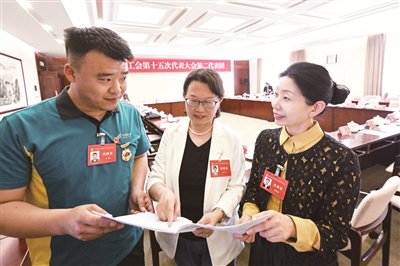 5月8日上午,北京市工会第十五次代表大会开幕式在北京会议中心举行.