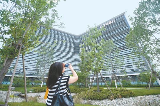 阿里巴巴北京新园区由12栋单体建筑组成。本报记者 和冠欣 摄