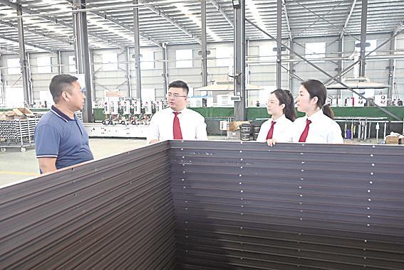 邯郸市肥乡区人民法院团支部组织青年干警们开展志愿普法活动