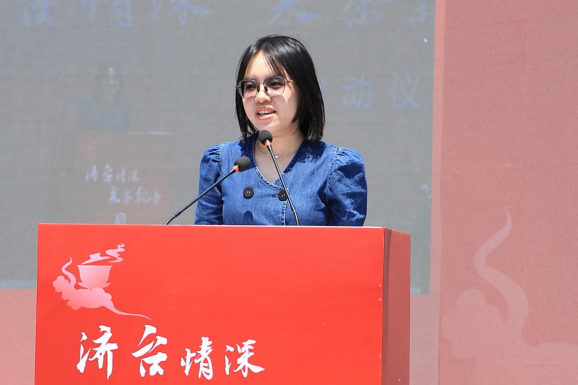 赵博在致辞中表示,济南与台湾遥相望,人相亲,有着深厚情缘.