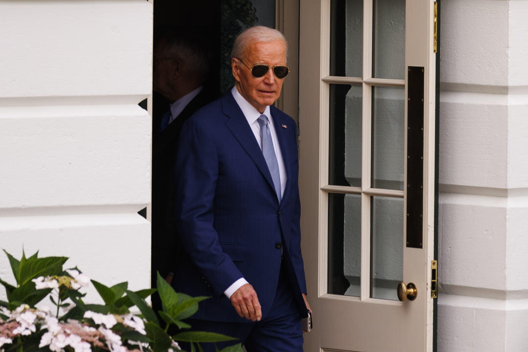 拜登危局①|从"最亲以的美国总统"到被称"哈马斯之友",拜登经历了啥?