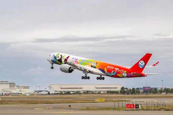 在"五一"国际劳动节后,重庆市总工会携手四川航空,共同打造"护航重庆