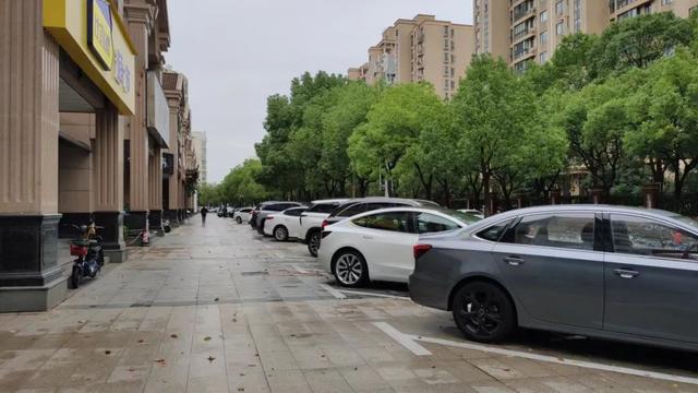 小区停车位缺口超300个,占总数36%!这个难题怎么解?