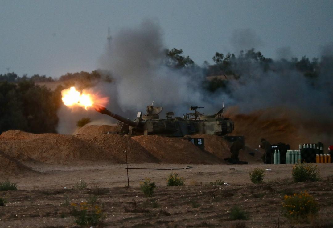 ▲5月8日，一门以军自行火炮向加沙地带开火 新华社发