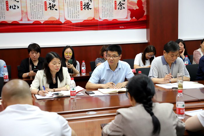 家校携手谋发展——油田一中北校区举办家长代表座谈会