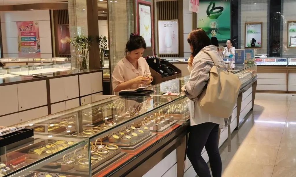 五一调休众生相：当“借周末补工作日”遇上德国单日假期
