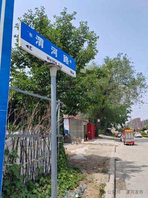 单位:市城管局问题描述:龙江西路与解放北路交叉口向西约220米路南
